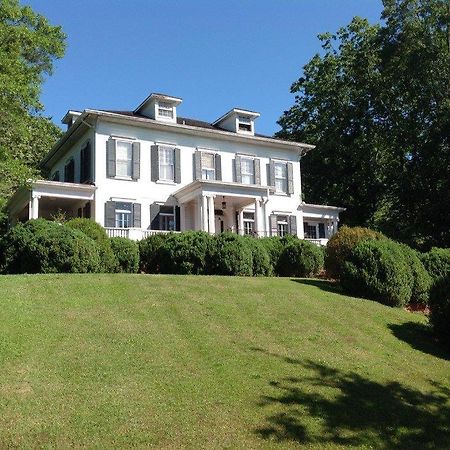 Springwood Inn Anniston Bagian luar foto