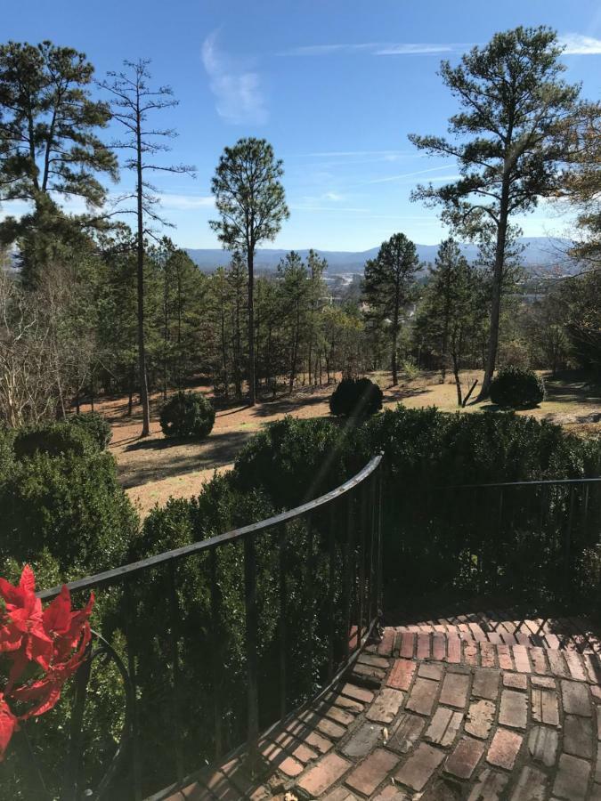 Springwood Inn Anniston Bagian luar foto